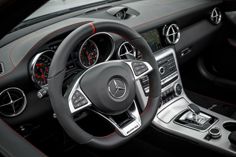 Панель приборов Mercedes-AMG SLC43 2016 года  (фото 2 из 40)